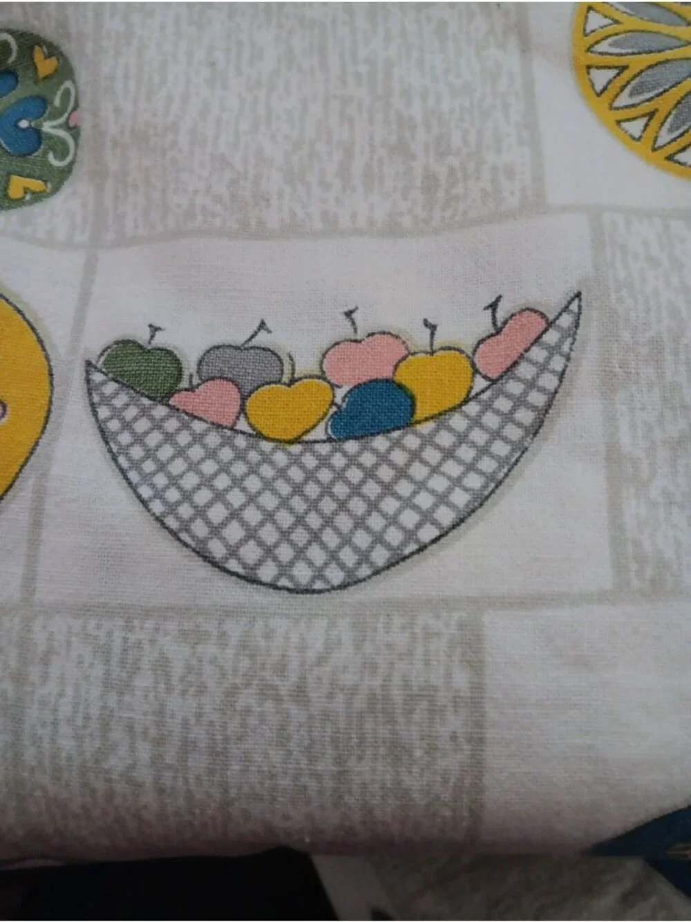 Vintage Kitchy Cotton Tablecloth Kitchen Print Jugs and Fruit Bowls 59 x 53